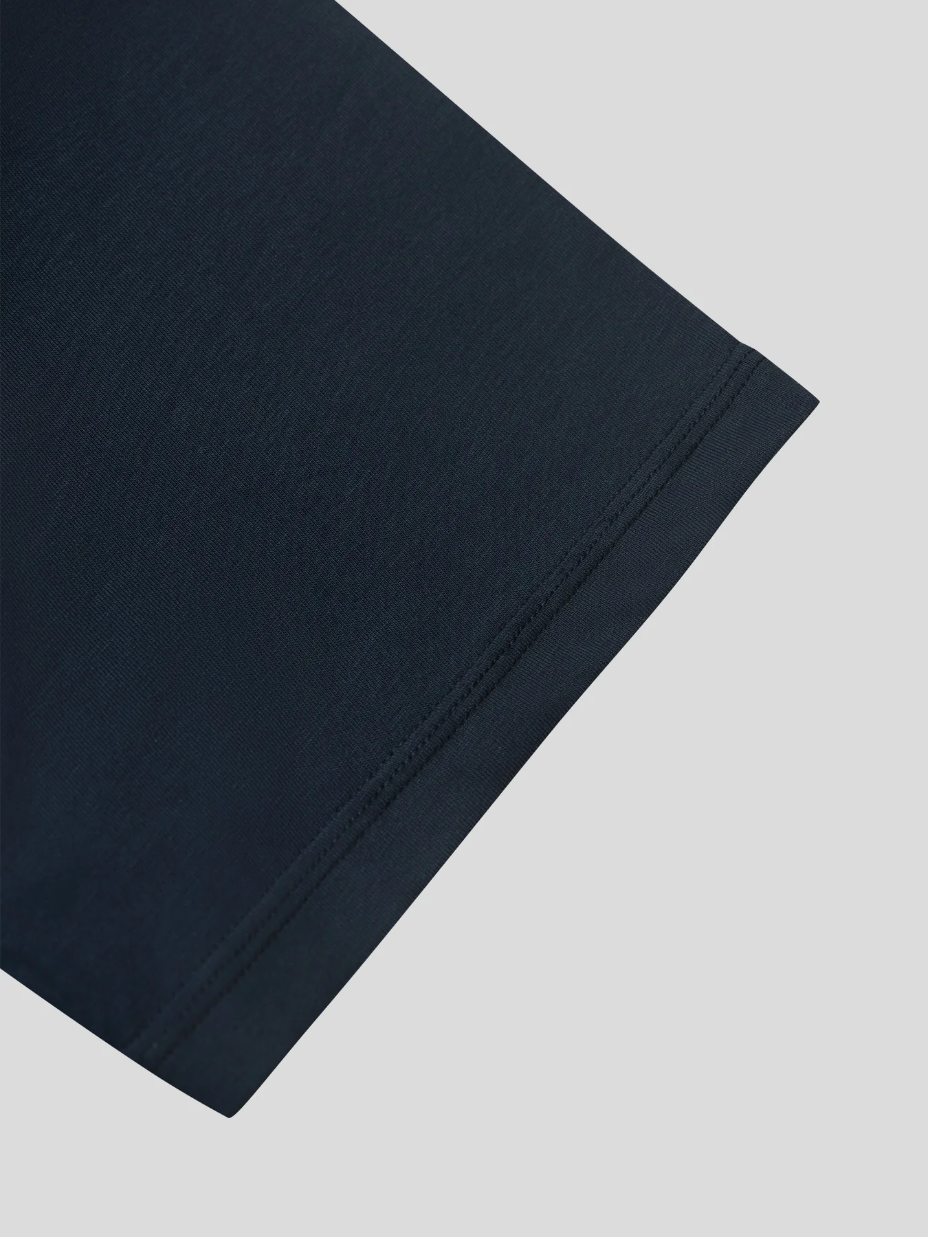 StayCool 2.0 V-neck Curve-Hem Tee: Slim Fit - Image 19