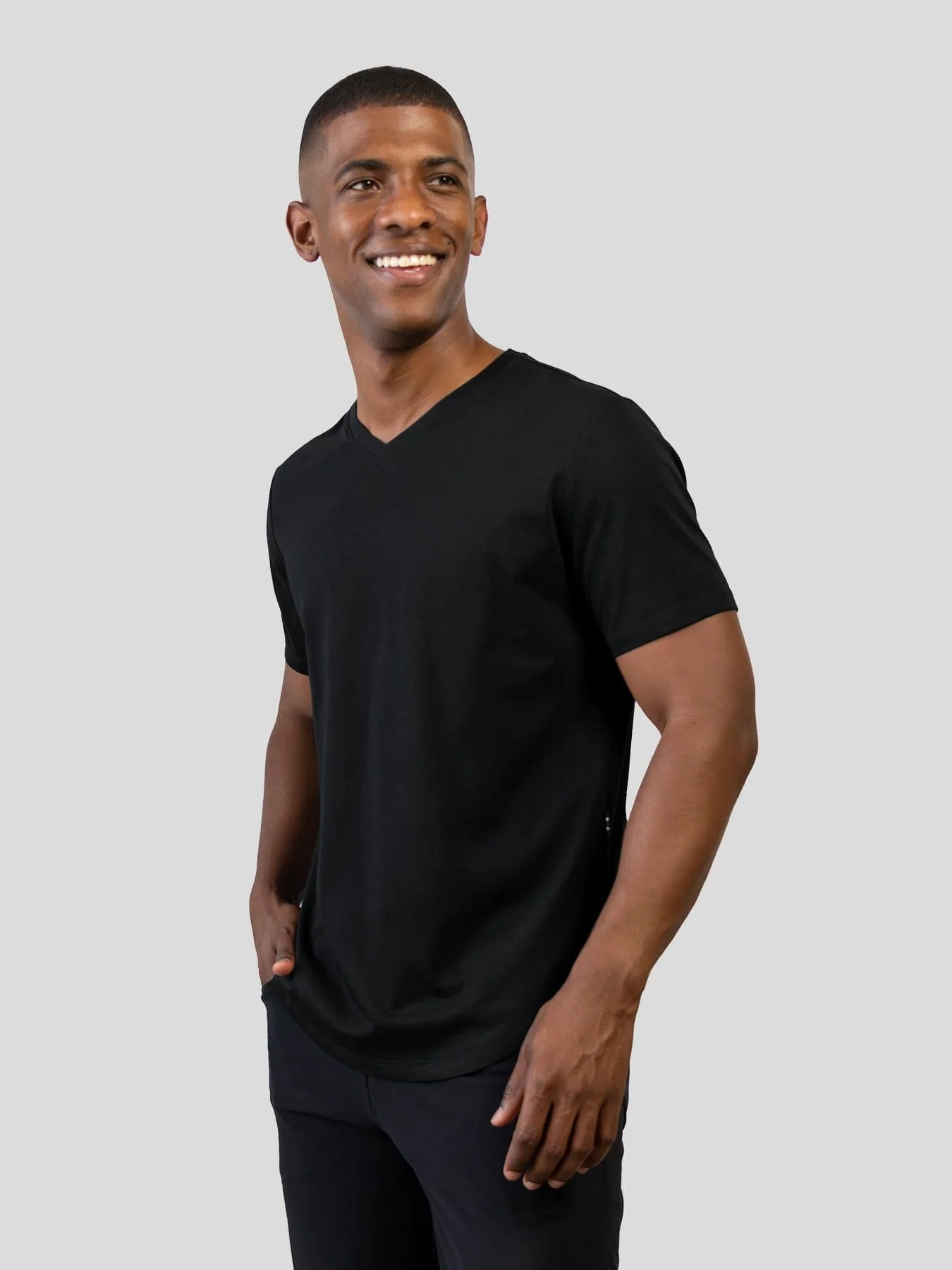 StayCool 2.0 V-neck Curve-Hem Tee: Slim Fit - Image 3