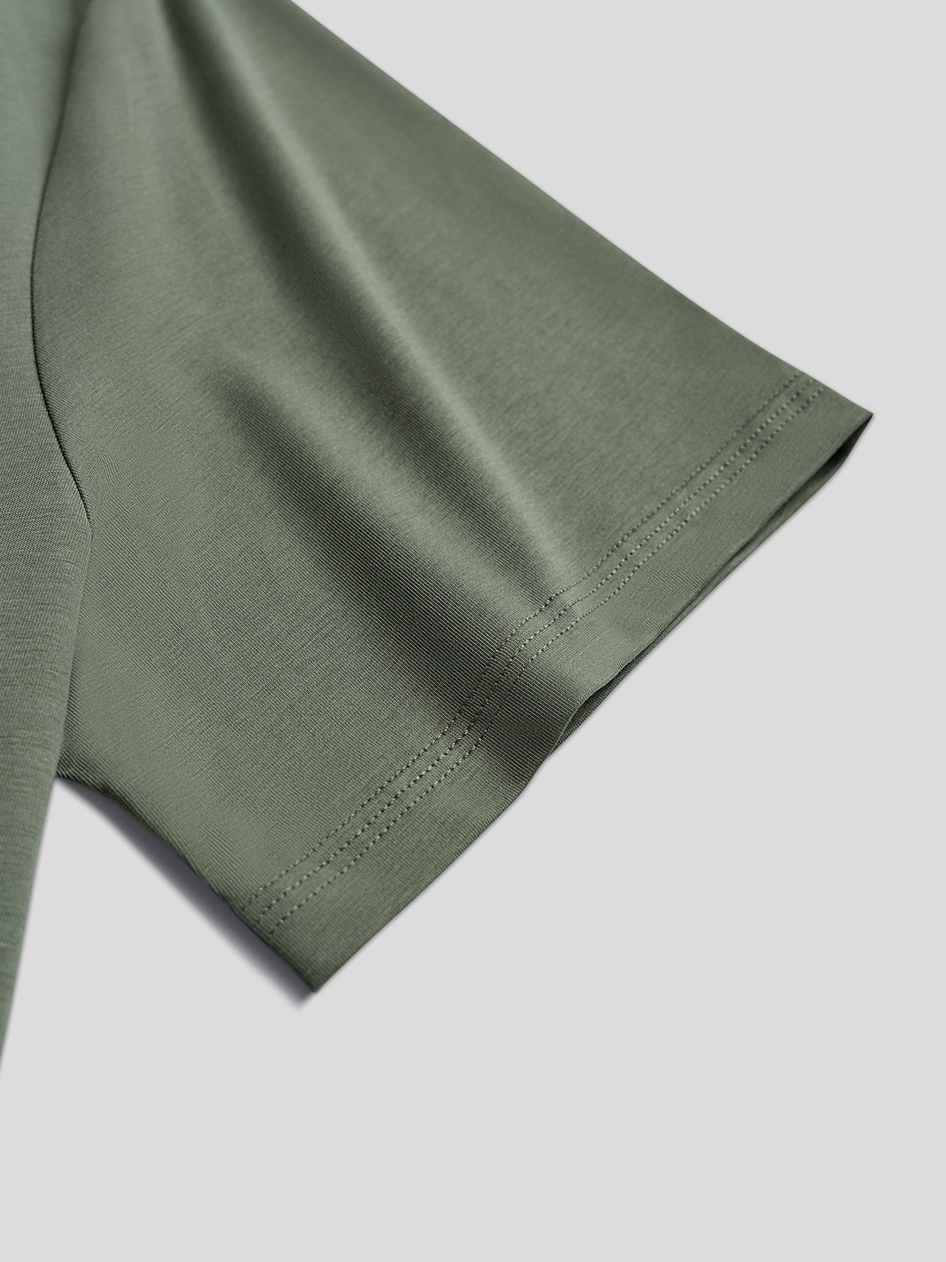 StayCool 2.0 V-neck Curve-Hem Tee: Slim Fit - Image 32