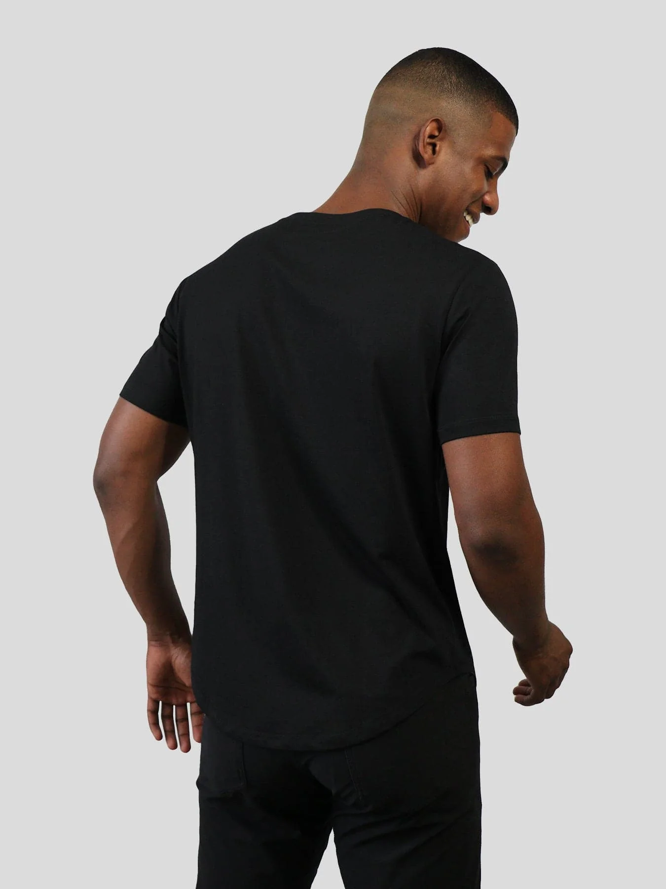 StayCool 2.0 V-neck Curve-Hem Tee: Slim Fit - Image 4