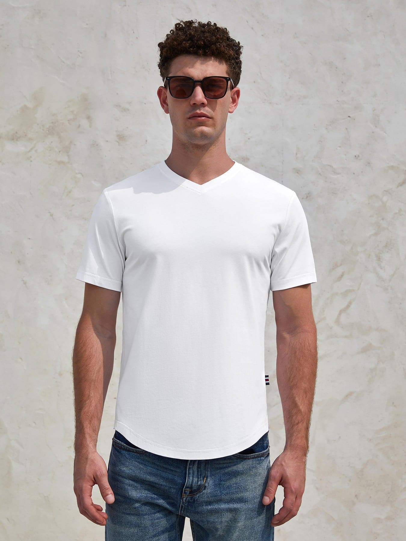 StayCool 2.0 V-neck Curve-Hem Tee: Slim Fit - Image 9