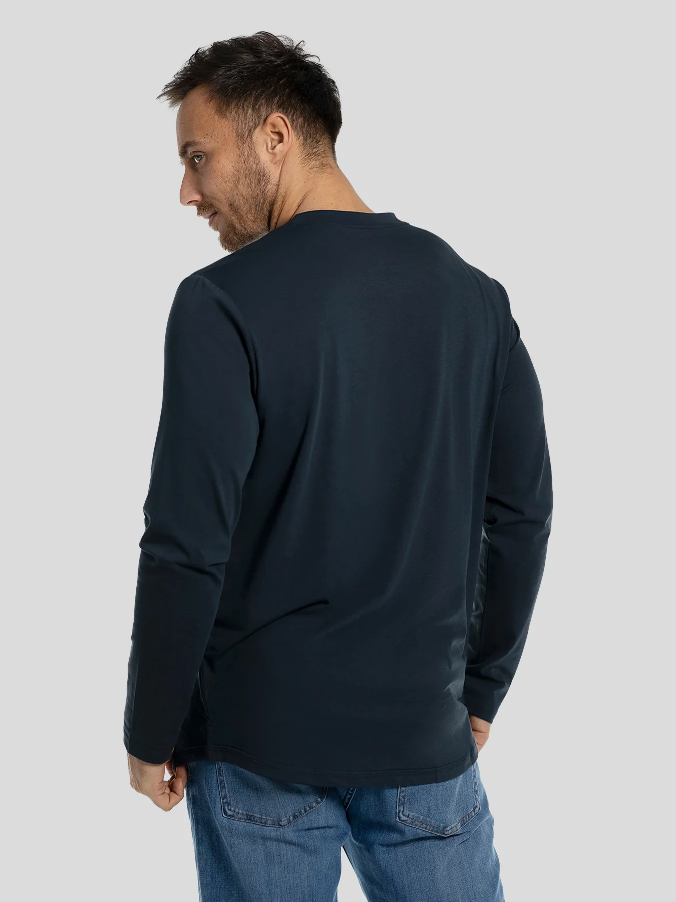 StaySmooth Long Sleeve Curve Hem Tee:Classic Fit - Image 4